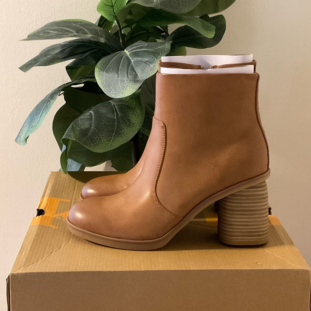 Korks Tan Leather Block Heel Ankle Boots